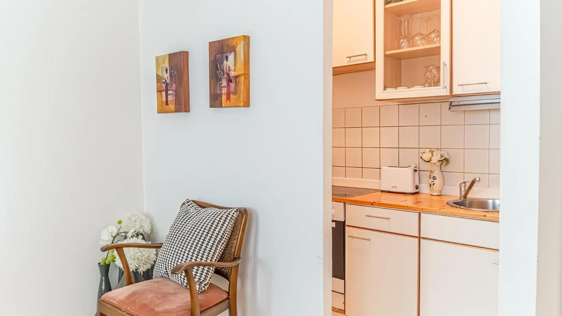Stylish & Cost-Effective 2Br Ideal Extended Stays Vienna Apartment